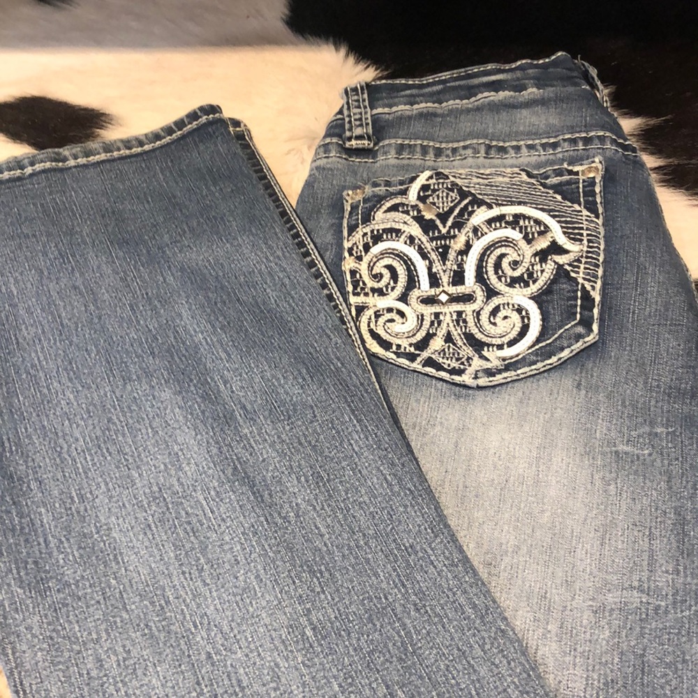 ND weekend ladies size 6 jeans with white stitching